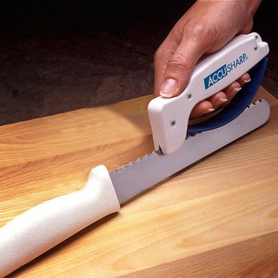 https://www.netsandmore.com/images/Products/Sharpeners/001%20AccuSharp%20with%20Serrated%20Knife%202%20400.jpg